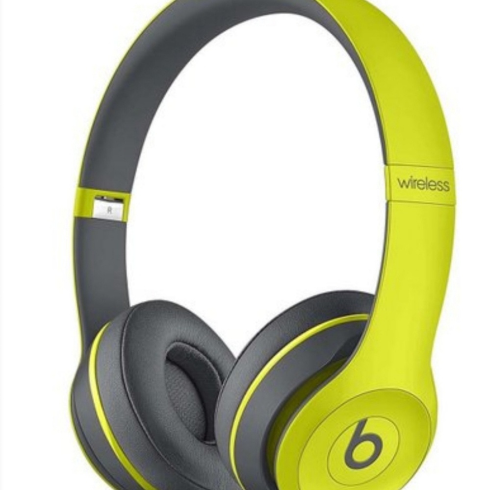 SOLD / Beats Solo 2 wireless headphones